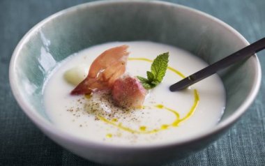 Sopa fr&iacute;a de mel&oacute;n y yogur